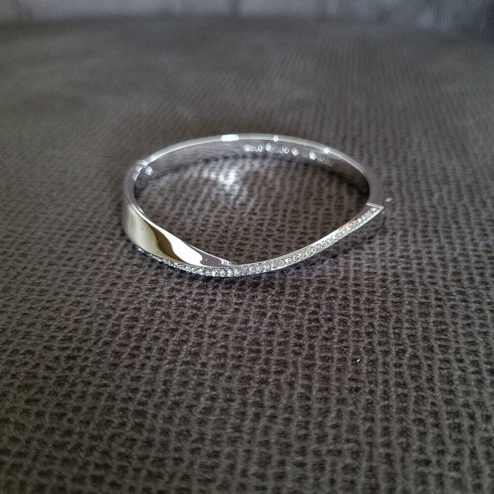 Kate Spade♠️ Silver🤍 "Do the Twist"🔀 Bangle Bracelet - NWT - Picture 8 of 15